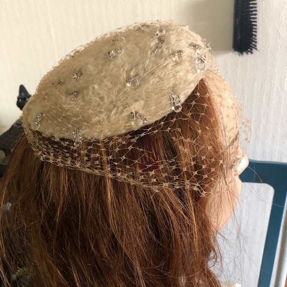 Vintage Winter White Embellished Fur Caplet Hat main image 7